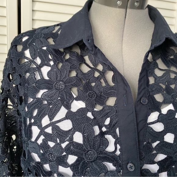Banana Republic lace front blouse Navy L - Picture 4 of 8